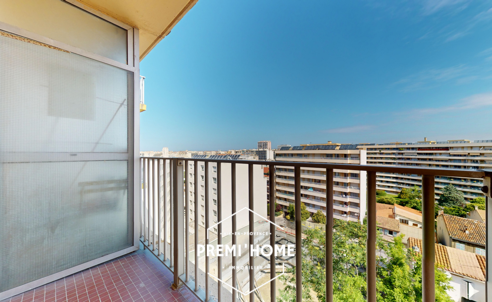 Studio de 20m2 refait à neuf avec balcon au 7ème étage avec - Premi'home Agence immobilière Aix En Provence