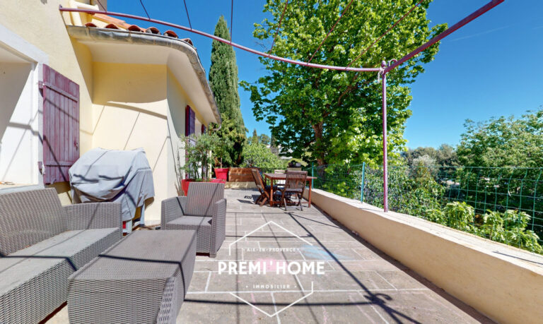 MAISON RENOVEE 4 CHAMBRES + 2 STUDIOS ET PISCINE SECTEUR AXI - Premi'home Agence immobilière Aix En Provence