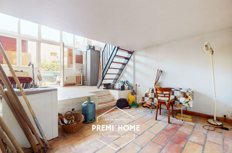 * A VENDRE T2 MEZZANINE PROCHE ROTONDE AIX EN PROVENCE *  - Premi'home Agence immobilière Aix En Provence