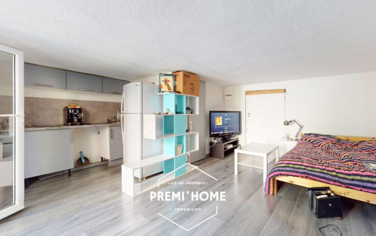 MAISON RENOVEE 4 CHAMBRES + 2 STUDIOS ET PISCINE SECTEUR AXI - Premi'home Agence immobilière Aix En Provence