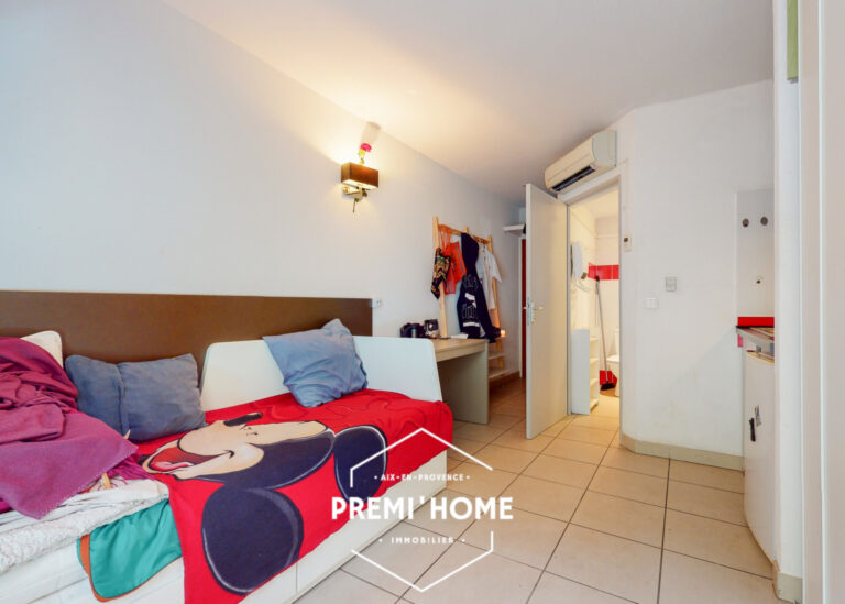 * A VENDRE STUDIO LOUE ROUTE DE CELONY * - Premi'home Agence immobilière Aix En Provence