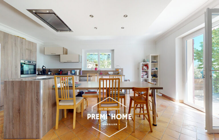 MAISON RENOVEE 4 CHAMBRES + 2 STUDIOS ET PISCINE SECTEUR AXI - Premi'home Agence immobilière Aix En Provence