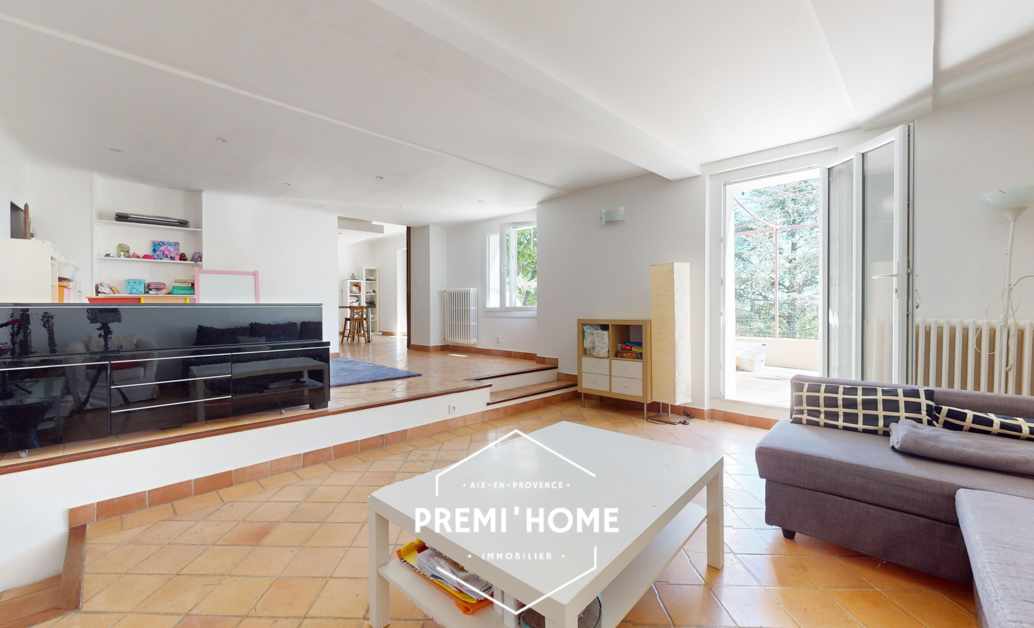 MAISON RENOVEE 4 CHAMBRES + 2 STUDIOS ET PISCINE SECTEUR AXI - Premi'home Agence immobilière Aix En Provence