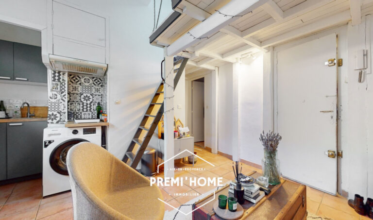 A VENDRE STUDIO EN DUPLEX RENOVE CENTRE VILLE HISTORIQUE - Premi'home Agence immobilière Aix En Provence