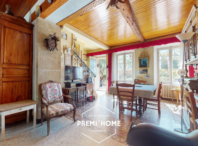 A VENDRE MAISON A RENOVER TERRAIN 3600M2 AIX EN PROVENCE EST - Premi'home Agence immobilière Aix En Provence