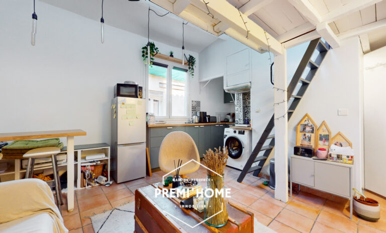 A VENDRE STUDIO EN DUPLEX RENOVE CENTRE VILLE HISTORIQUE - Premi'home Agence immobilière Aix En Provence