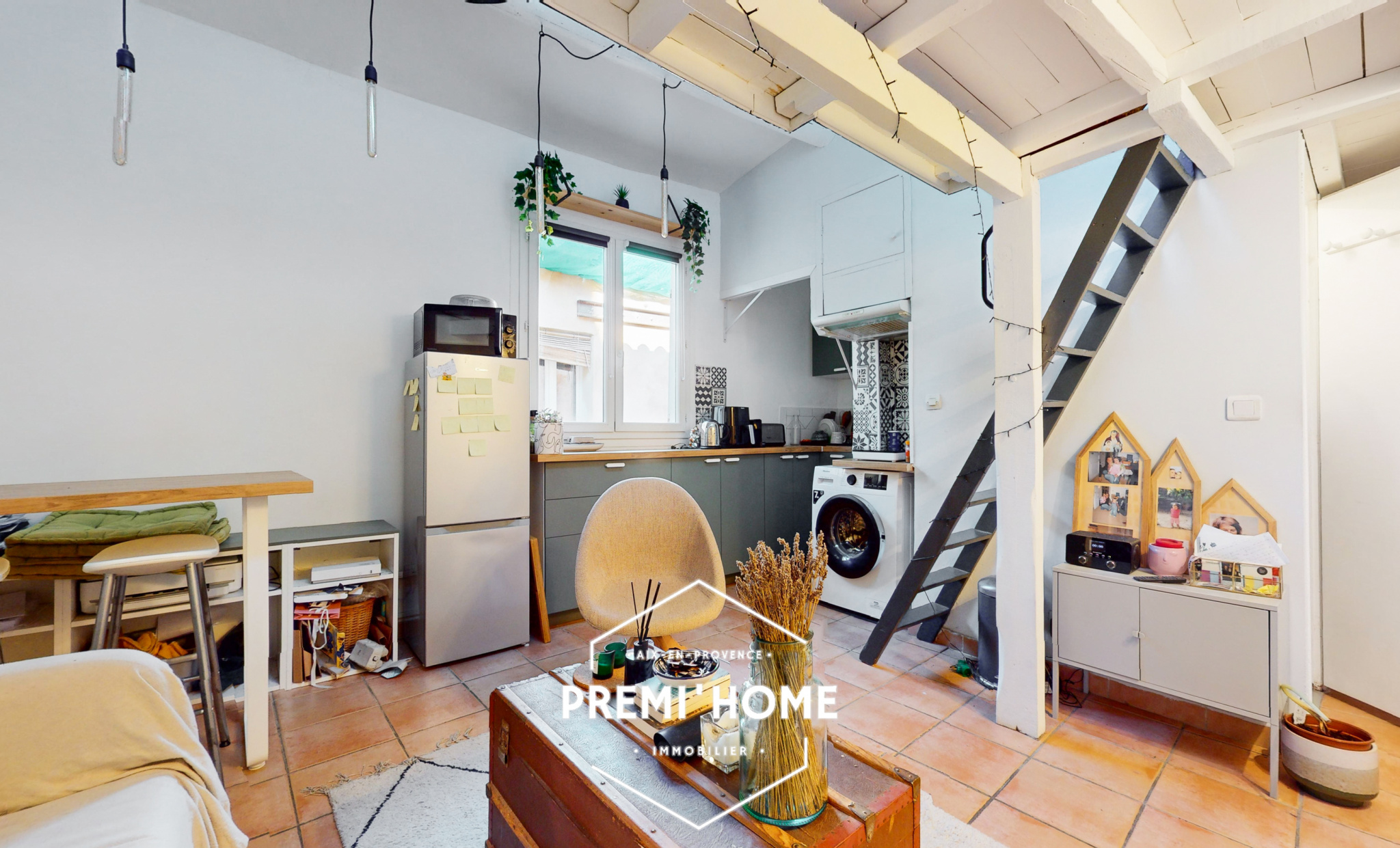 A VENDRE STUDIO EN DUPLEX RENOVE CENTRE VILLE HISTORIQUE - Premi'home Agence immobilière Aix En Provence