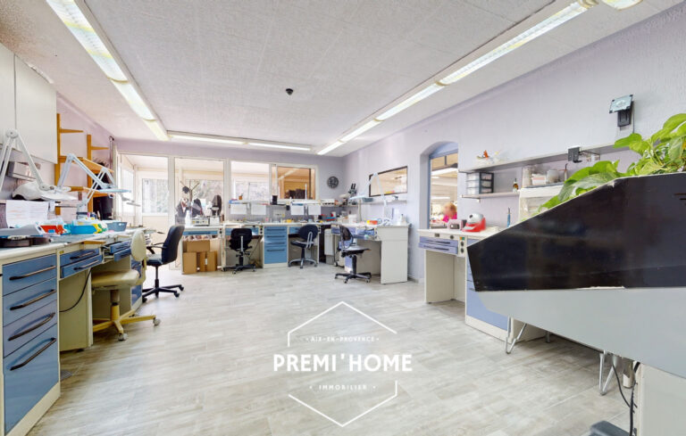 * A VENDRE LOCAL 93M2 QUARTIER AXIUM AIX * - Premi'home Agence immobilière Aix En Provence