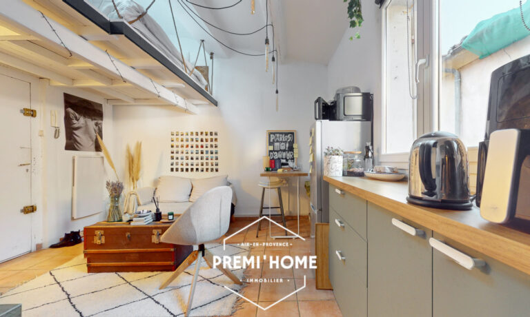 A VENDRE STUDIO EN DUPLEX RENOVE CENTRE VILLE HISTORIQUE - Premi'home Agence immobilière Aix En Provence