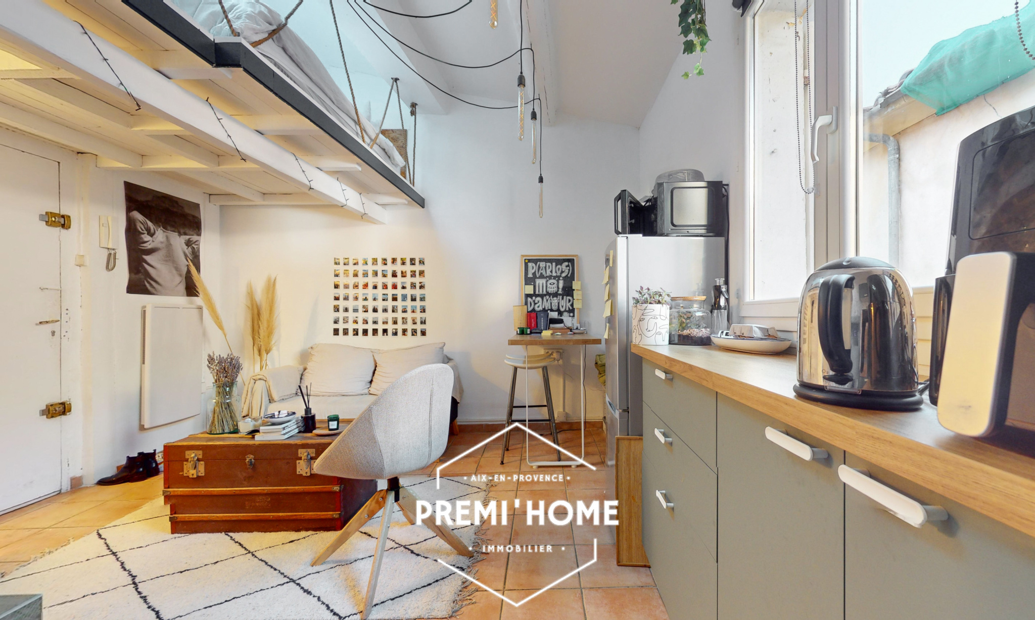 A VENDRE STUDIO EN DUPLEX RENOVE CENTRE VILLE HISTORIQUE - Premi'home Agence immobilière Aix En Provence