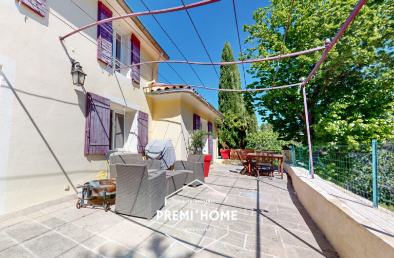 MAISON RENOVEE 4 CHAMBRES + 2 STUDIOS ET PISCINE SECTEUR AXI - Premi'home Agence immobilière Aix En Provence