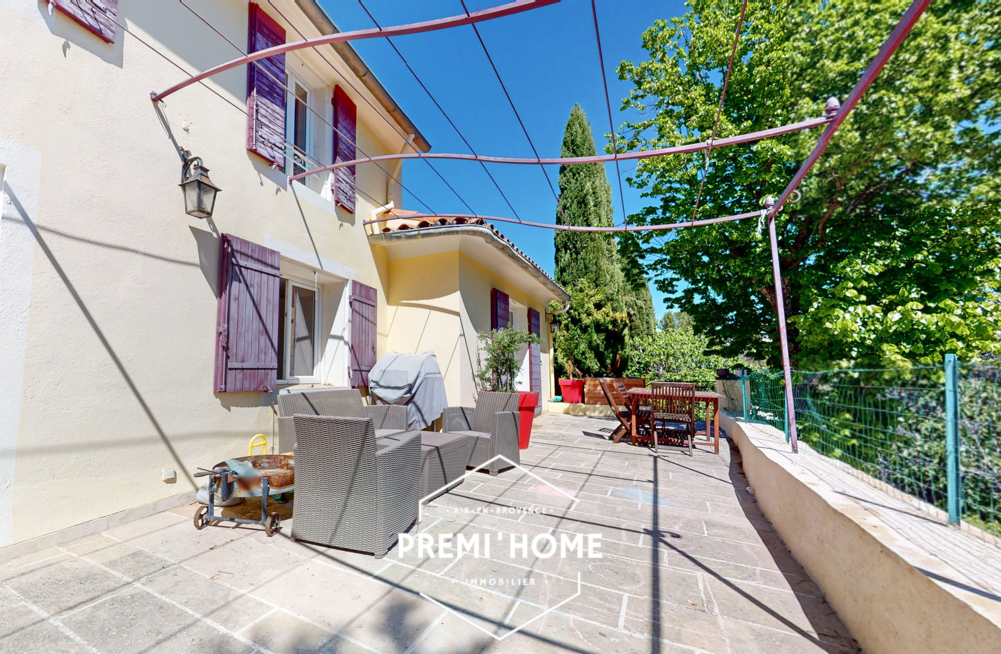 MAISON RENOVEE 4 CHAMBRES + 2 STUDIOS ET PISCINE SECTEUR AXI - Premi'home Agence immobilière Aix En Provence