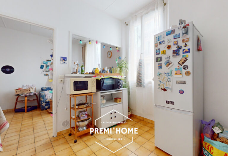 Appartement T3 de 60m2 au 3ème et dernier étage 13001 Marsei - Premi'home Agence immobilière Aix En Provence
