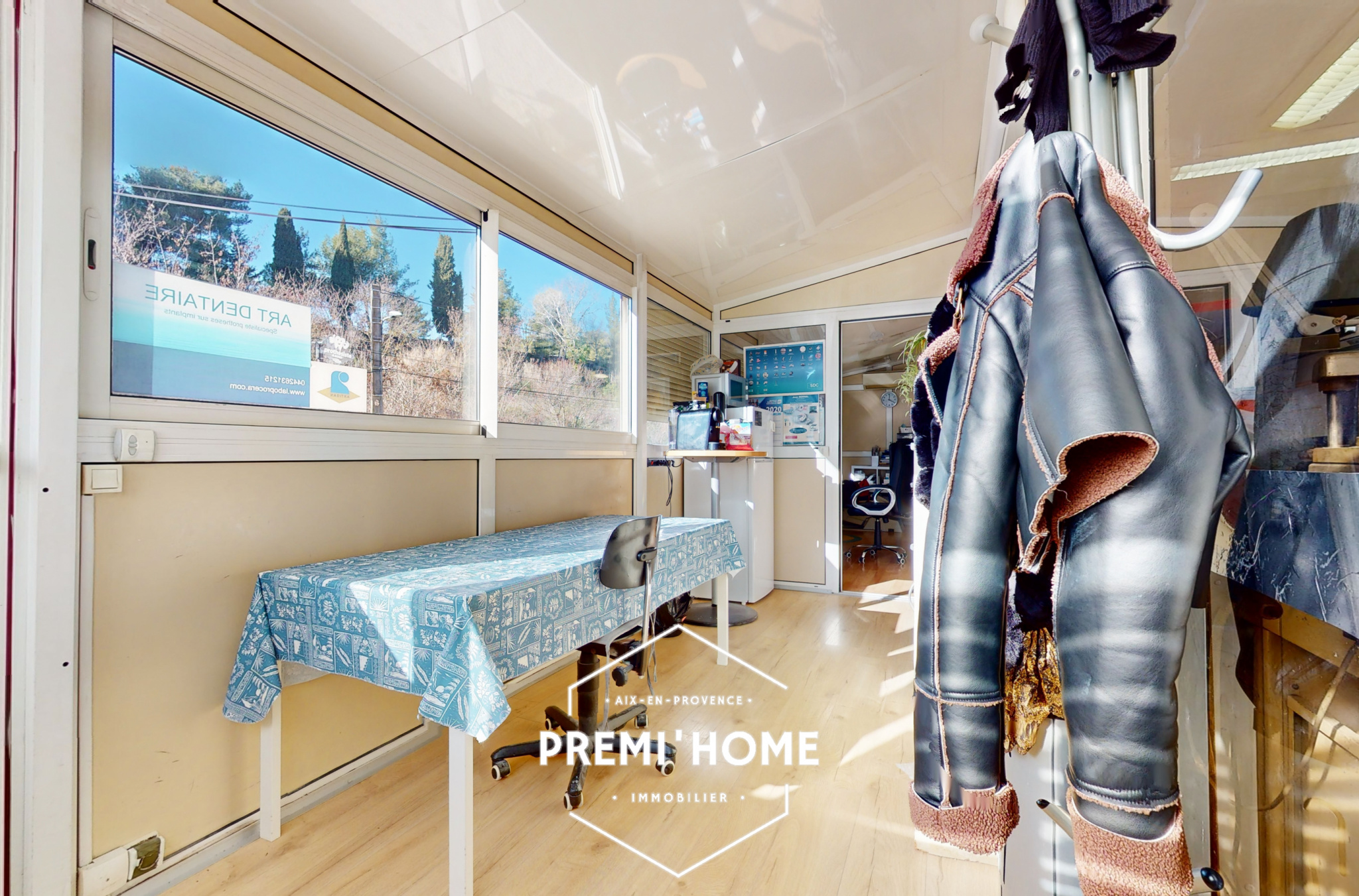 * A VENDRE LOCAL 93M2 QUARTIER AXIUM AIX * - Premi'home Agence immobilière Aix En Provence