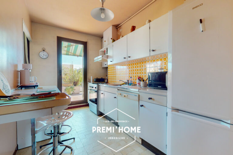 Appartement T5 dernier étage de 130m2 avec 40m2 de terrasse - Premi'home Agence immobilière Aix En Provence