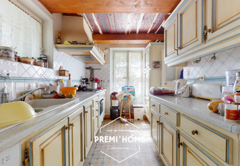 A VENDRE MAISON A RENOVER TERRAIN 3600M2 AIX EN PROVENCE EST - Premi'home Agence immobilière Aix En Provence