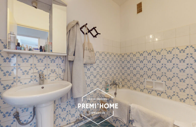 * A VENDRE T2 SAINT JEROME LOUE * - Premi'home Agence immobilière Aix En Provence