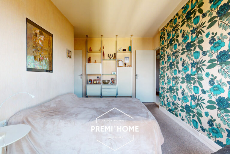 Appartement T5 dernier étage de 130m2 avec 40m2 de terrasse - Premi'home Agence immobilière Aix En Provence