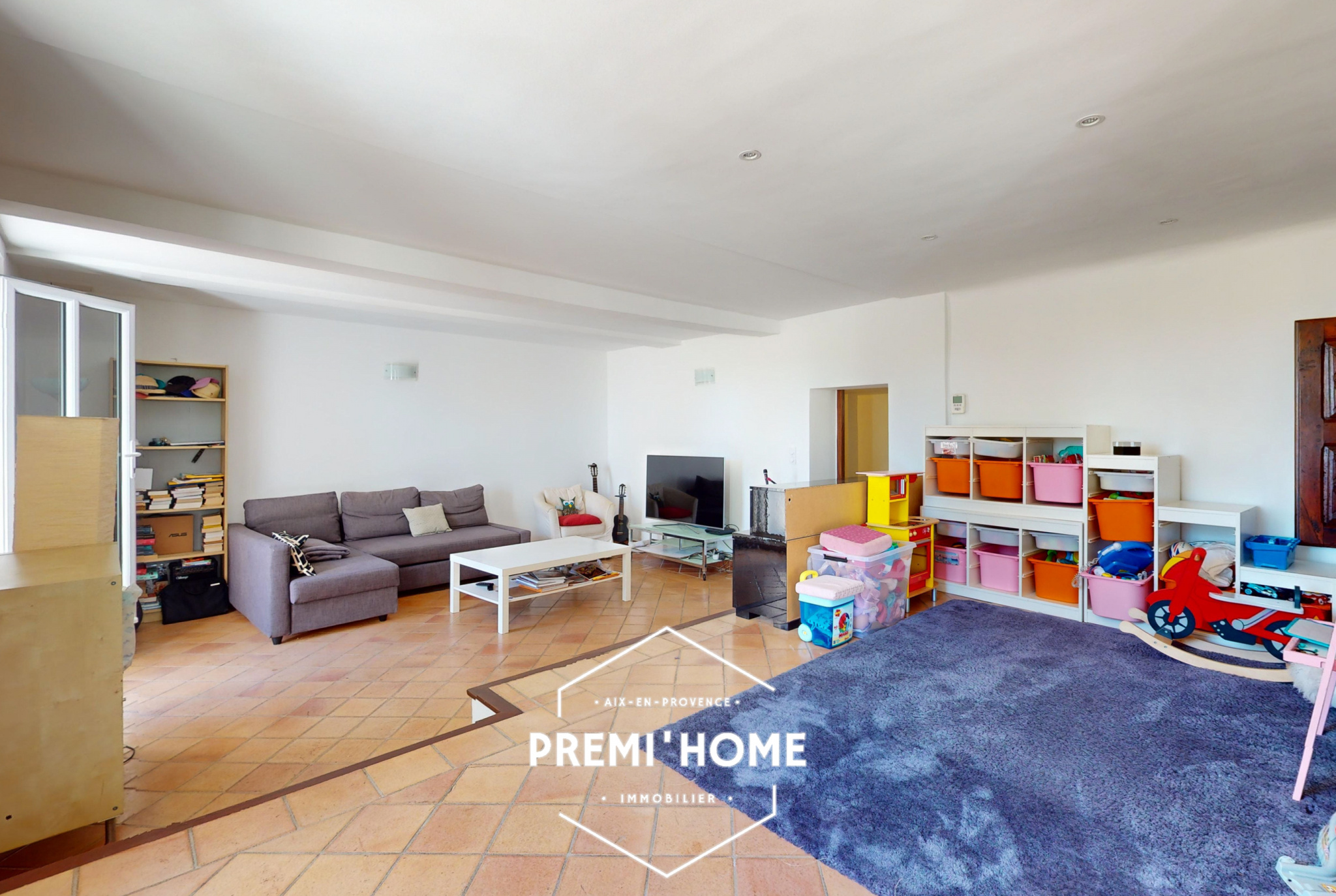 MAISON RENOVEE 4 CHAMBRES + 2 STUDIOS ET PISCINE SECTEUR AXI - Premi'home Agence immobilière Aix En Provence