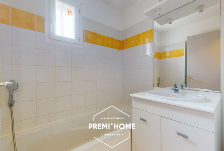 A VENDRE PETITE MAISON 2 CHAMBRES MOURIÈS - Premi'home Agence immobilière Aix En Provence