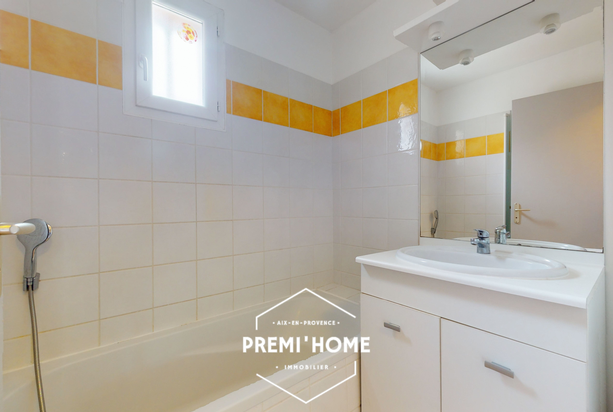 A VENDRE PETITE MAISON 2 CHAMBRES MOURIÈS - Premi'home Agence immobilière Aix En Provence