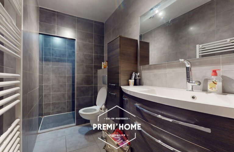 MAISON RENOVEE 4 CHAMBRES + 2 STUDIOS ET PISCINE SECTEUR AXI - Premi'home Agence immobilière Aix En Provence