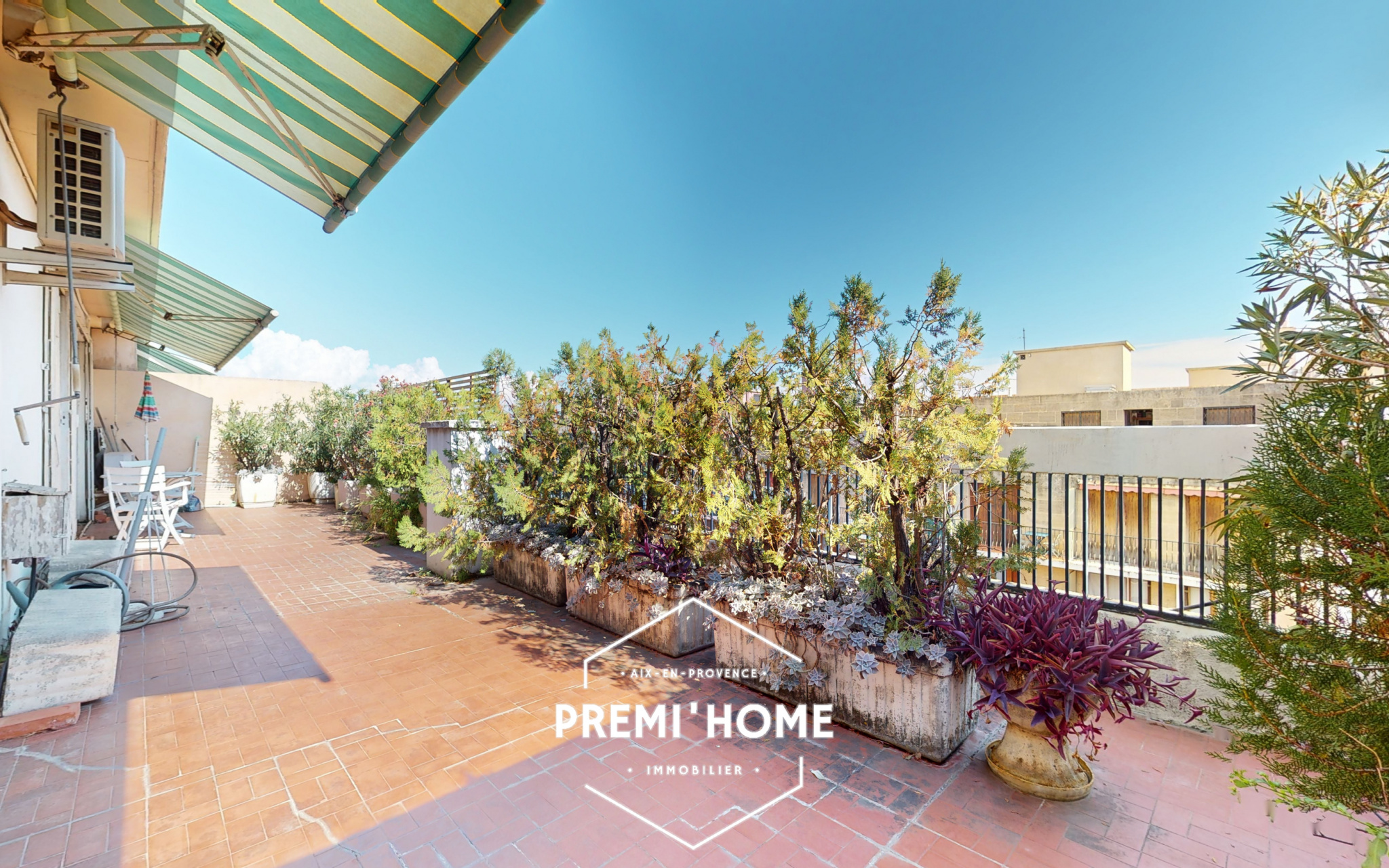 Appartement T5 dernier étage de 130m2 avec 40m2 de terrasse - Premi'home Agence immobilière Aix En Provence