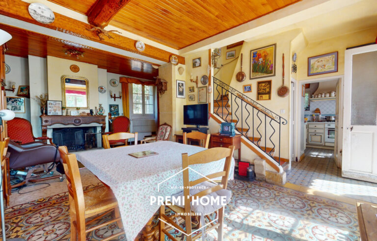 A VENDRE MAISON A RENOVER TERRAIN 3600M2 AIX EN PROVENCE EST - Premi'home Agence immobilière Aix En Provence