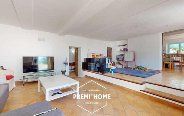 MAISON RENOVEE 4 CHAMBRES + 2 STUDIOS ET PISCINE SECTEUR AXI - Premi'home Agence immobilière Aix En Provence