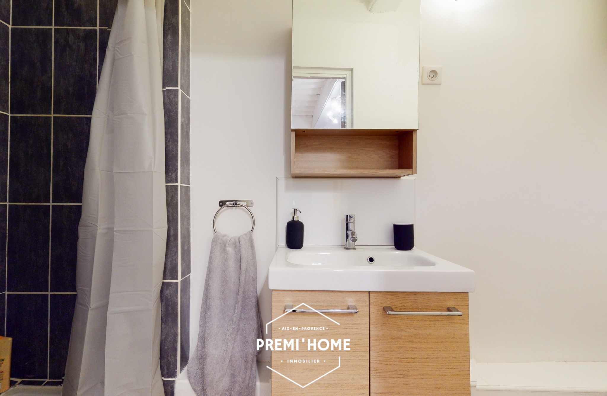 * STUIDO 16,62m2 + CAVE * CARNOT * - Premi'home Agence immobilière Aix En Provence