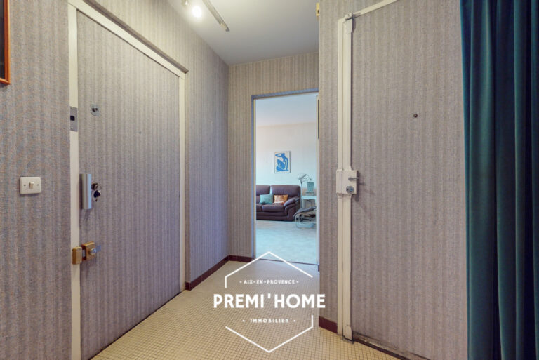 Appartement T5 dernier étage de 130m2 avec 40m2 de terrasse - Premi'home Agence immobilière Aix En Provence