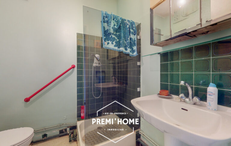 Appartement T5 dernier étage de 130m2 avec 40m2 de terrasse - Premi'home Agence immobilière Aix En Provence