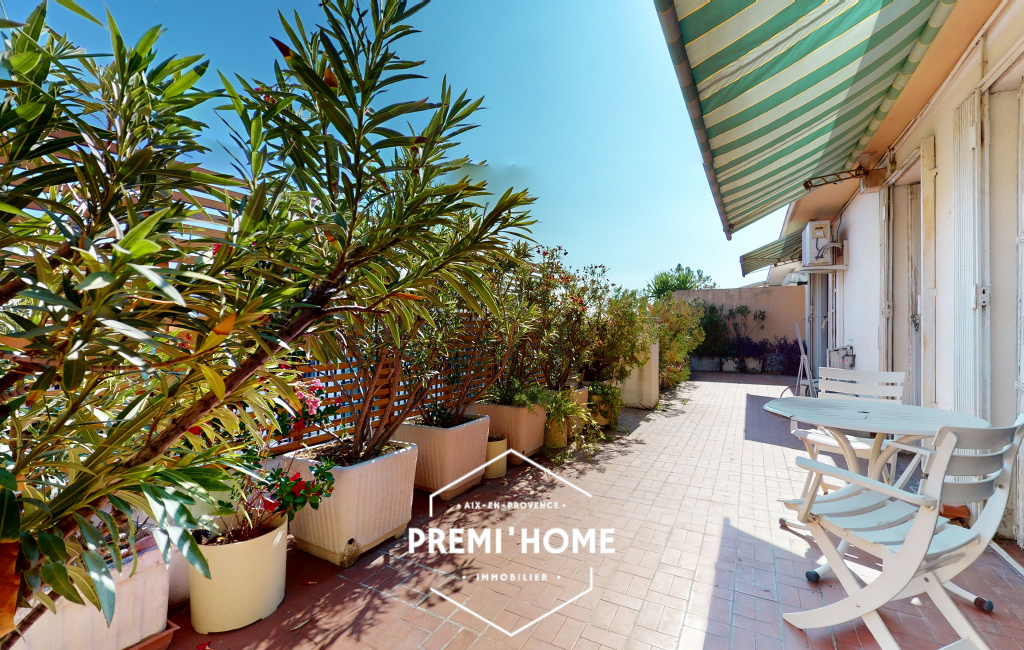 Appartement T5 dernier étage de 130m2 avec 40m2 de terrasse - Premi'home Agence immobilière Aix En Provence